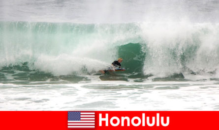 Paradise Island Honolulu offre onde perfette per hobby e surfisti professionisti