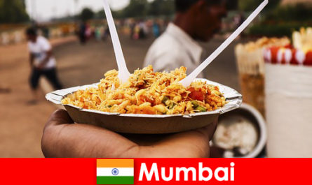 Mumbai è un luogo noto ai turisti per i suoi venditori ambulanti e il cibo