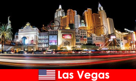 Las Vegas la capitale mondiale dell'intrattenimento delizia gli stranieri con la sua vita notturna