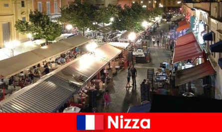 Nizza offre ristoranti accoglienti e locali notturni ben frequentati per gli stranieri