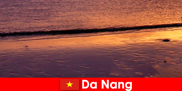 Da Nang è una città costiera nel Vietnam centrale ed è famosa per le sue spiagge sabbiose
