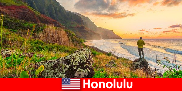Honolulu è nota per le spiagge, l’oceano, i tramonti per vacanze di benessere e relax