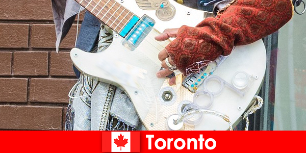 Gli sconosciuti amano Toronto per la sua apertura mentale alla scena musicale di tutte le culture