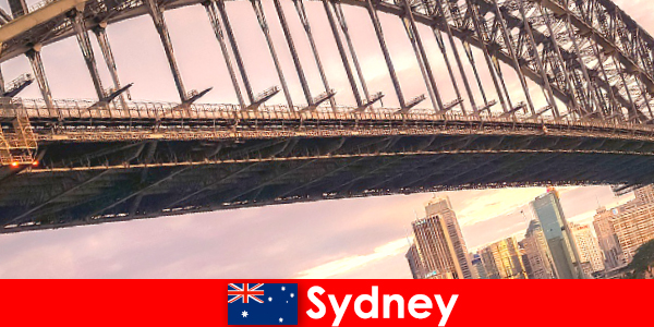 Sydney con i suoi ponti è una destinazione molto popolare per i viaggiatori australiani