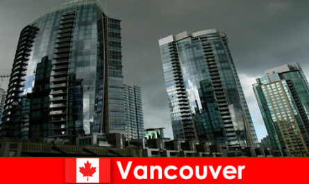 Per gli estranei, Vancouver in Canada è sempre una destinazione per imponenti grattacieli