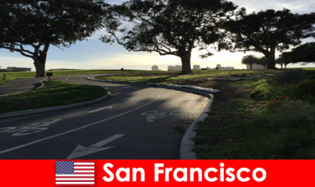 Tour esplorativo per stranieri in bicicletta a San Francisco negli Stati Uniti