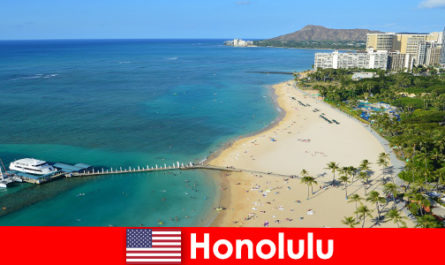 Una meta tipica per i turisti del relax in riva al mare è Honolulu Stati Uniti