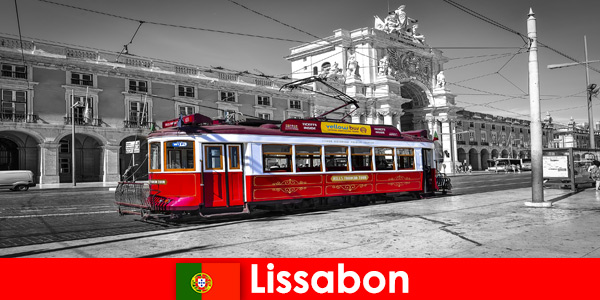 Lisbona in Portogallo i turisti la conoscono come la città bianca sull'Atlantico