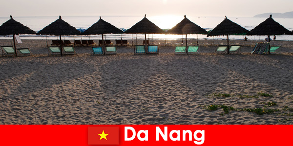 Resort di lusso su bellissime spiagge sabbiose per i vacanzieri a Da Nang Vietnam