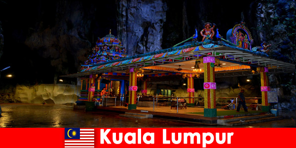 Kuala Lumpur in Malesia offre ai viaggiatori approfondimenti sulle antiche grotte calcaree