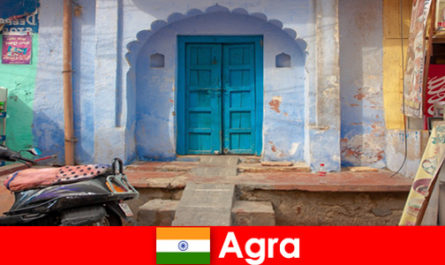 Viaggio all'estero ad Agra India nella vita del villaggio rurale