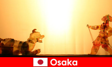 Osaka Japan porta turisti da tutto il mondo in un viaggio di intrattenimento comico