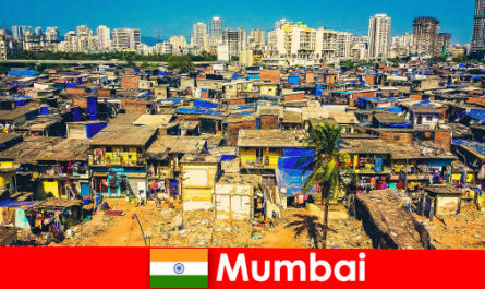 A Mumbai India, i viaggiatori sperimentano i contrasti di questa meravigliosa città