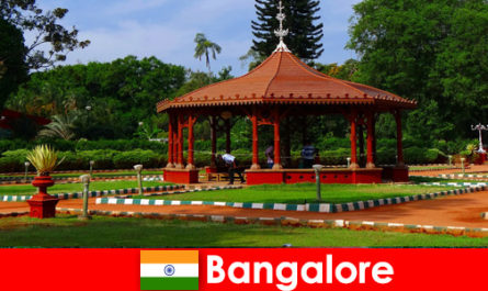 I turisti dall'estero possono aspettarsi meravigliose gite in barca e grandi giardini a Bangalore, in India