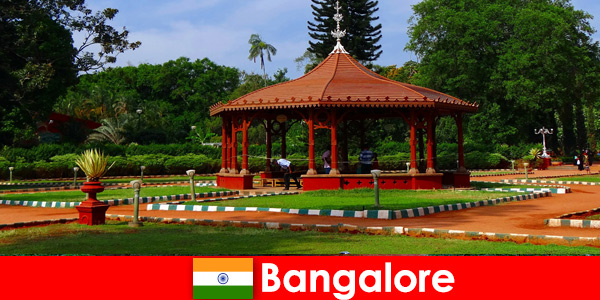 I turisti dall’estero possono aspettarsi meravigliose gite in barca e grandi giardini a Bangalore, in India