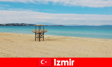 I vacanzieri rilassanti rimarranno incantati dalle spiagge di Izmir, in Turchia