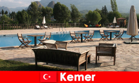 Voli economici, hotel e case in affitto per Kemer in Turchia per i vacanzieri estivi con la famiglia
