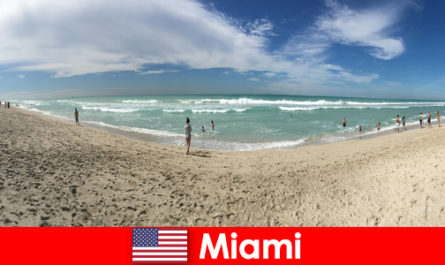I giovani viaggiatori trovano la calda Miami Stati Uniti eccitante, alla moda e unica