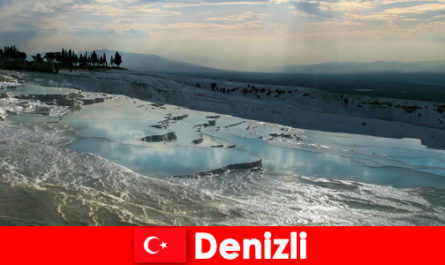 Vacanza termale per turisti nelle sorgenti termali curative di Denizli Turchia