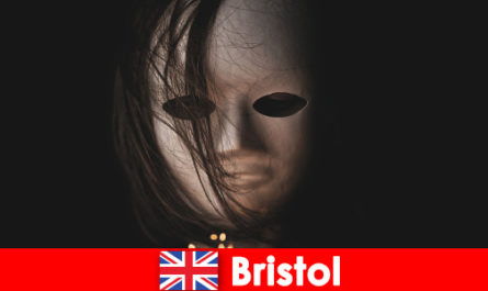 Esperienze teatrali a Bristol in Inghilterra attraverso la musica e la danza per il viaggiatore curioso