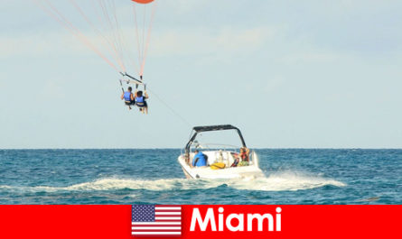 Il miglior viaggio a Miami negli Stati Uniti per i turisti degli sport acquatici provenienti da tutto il mondo