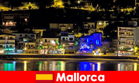 Spagna Mallorca Stranieri che festeggiano fino a notte fonda con ragazze squillo private