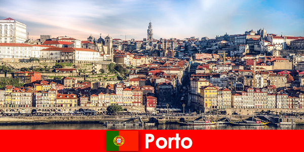 Viaggio di primavera a Porto Portogallo per i viaggiatori in treno