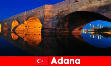 Le specialità locali ad Adana, in Turchia, soddisfano i turisti di tutto il mondo