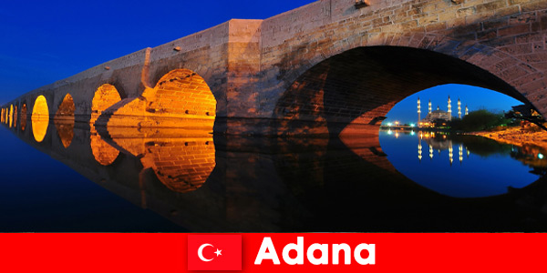 Le specialità locali ad Adana, in Turchia, soddisfano i turisti di tutto il mondo