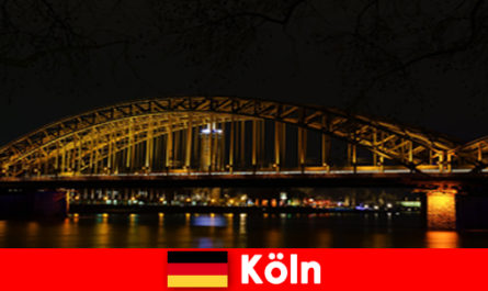 Germania Festa di scorta a Colonia per serate intime e fantasiose nei club