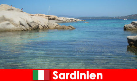 La Sardegna Italia offre mare, sabbia e sole puro per gli stranieri