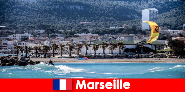 Gli sport acquatici sono molto popolari sulla costa mediterranea a Marsiglia, in Francia