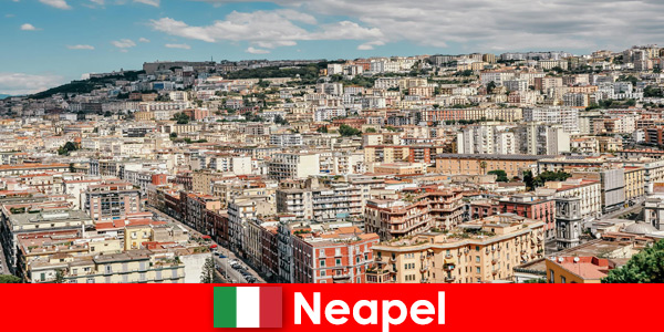Raccomandazioni e informazioni per Napoli, la città costiera in Italia