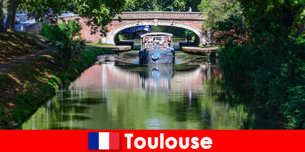 Una gita in barca attraverso la bellissima Tolosa in Francia