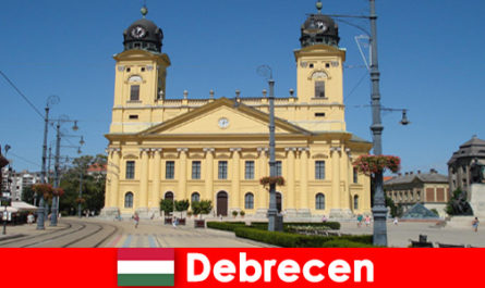 I turisti scoprono arte e storia a Debrecen Ungheria