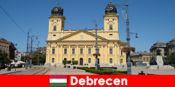 I turisti scoprono arte e storia a Debrecen Ungheria