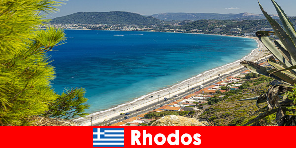 Gli ospiti di Rodi, in Grecia, apprezzano il fascino dell’isola e le fantastiche spiagge