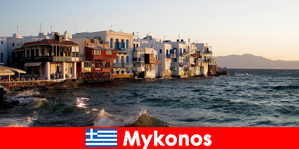 Isola per gli ospiti provenienti da tutto il mondo sono i benvenuti a Mykonos in Grecia