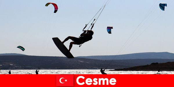 Gli sport acquatici stanno diventando sempre più popolari tra i turisti a Cesme in Turchia