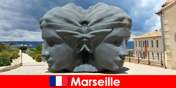 Marsiglia in Francia sorprende gli stranieri con molta cultura e arte