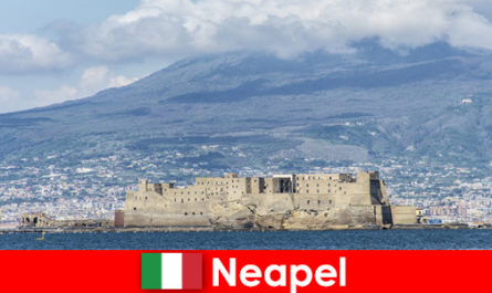Scopri meravigliosi luoghi storici a Napoli, in Italia