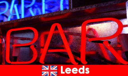 Musica, bar e club continuano ad attrarre giovani viaggiatori a Leeds in Inghilterra