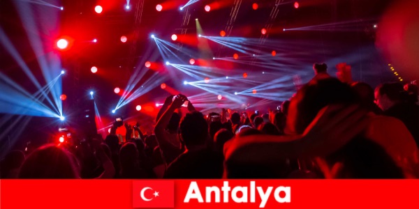 Vita notturna ad Antalya Preparati a far festa e scopri i posti migliori